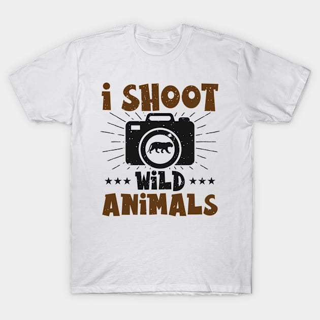 I Shoot Wild Animals Wildlife Photographer T-Shirt by Tom´s TeeStore